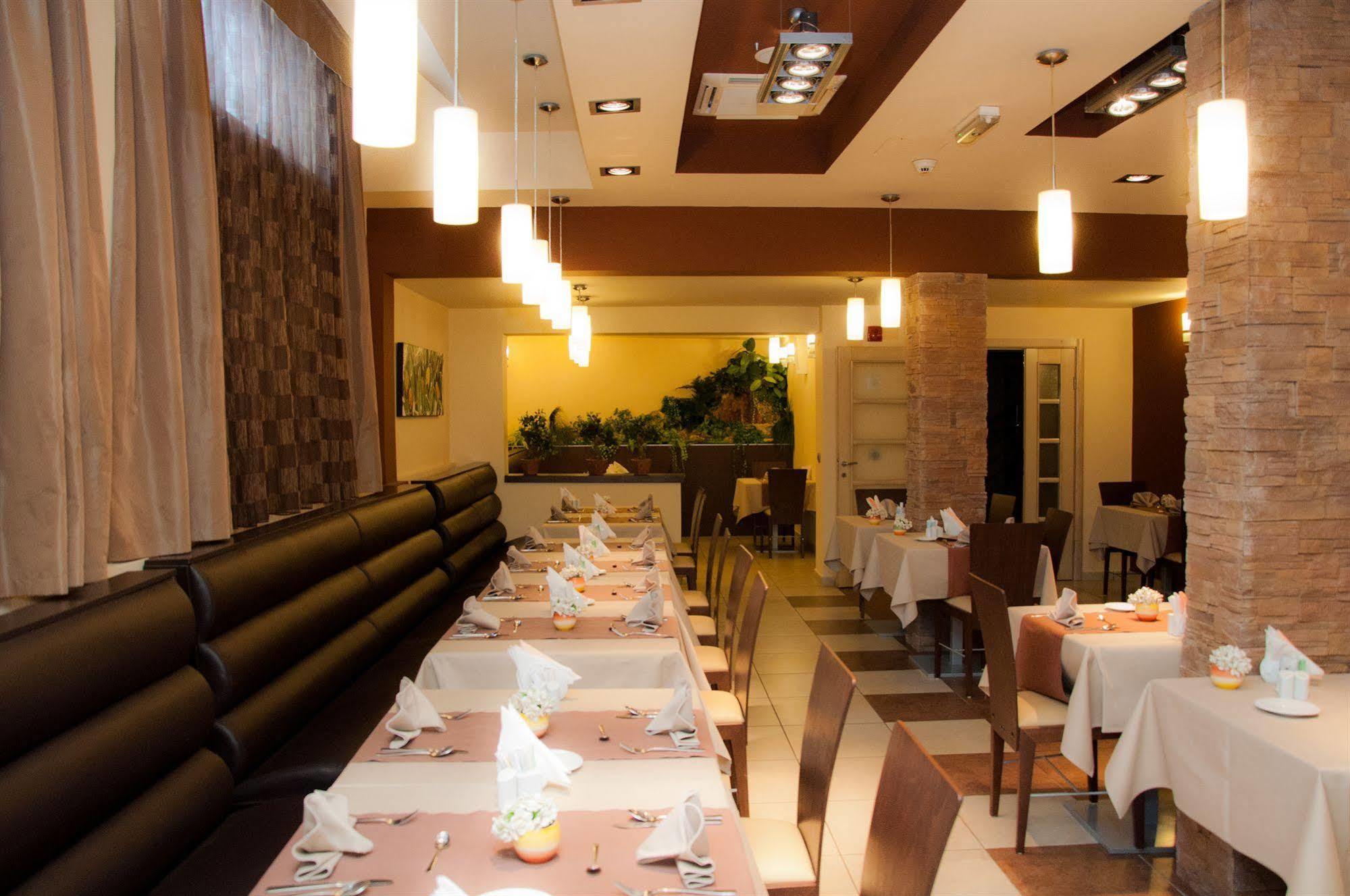 Garni Hotel Vigor - Ev Station Novi Sad Eksteriør billede